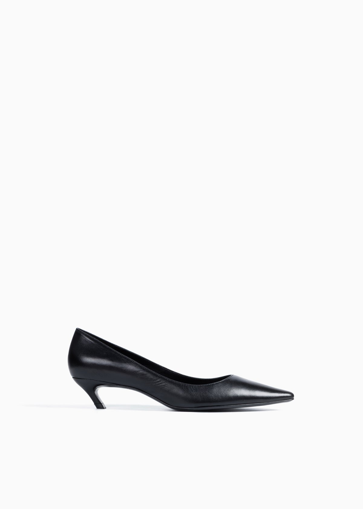 The Nerrine in black