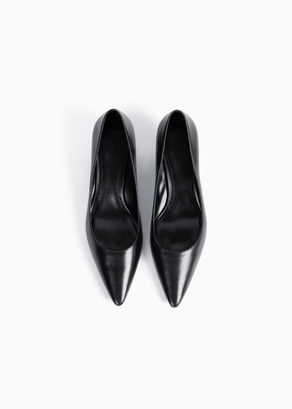 The Nerrine in black